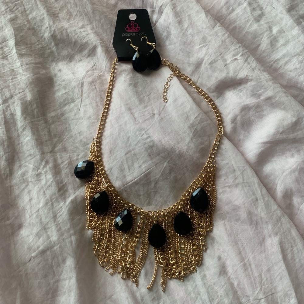 Paparazzi gold necklace